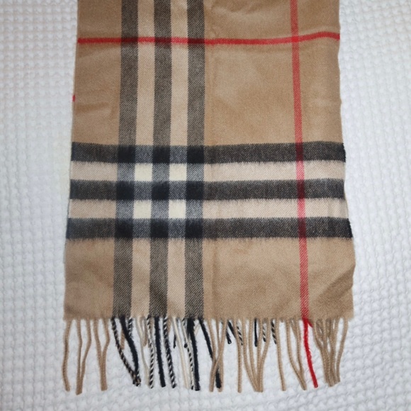 Burberry scarf - Picture 1 of 2